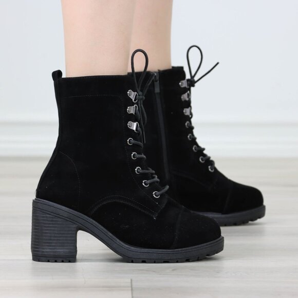 Womens Ankle Boots Lace Up Lug Sole Rubber Low Heel Black Faux Suede - Picture 4 of 12